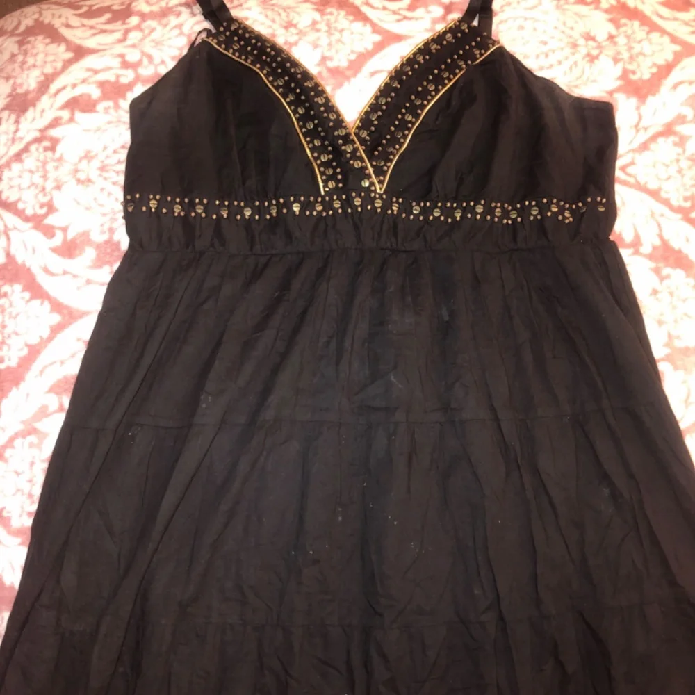 Beaded Top linen Dress - Picture 3 of 6